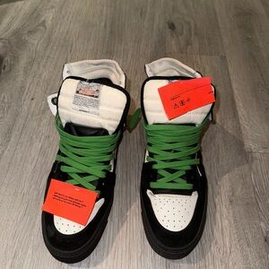 Woman’s 8.5 off white shoes